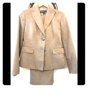 Evan Picone Petite two piece suit Size 2